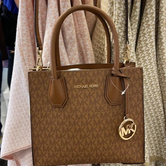 Michael Kors Mercer Medium Pebbled Leather Crossbody Bag - Picture 14 of 16